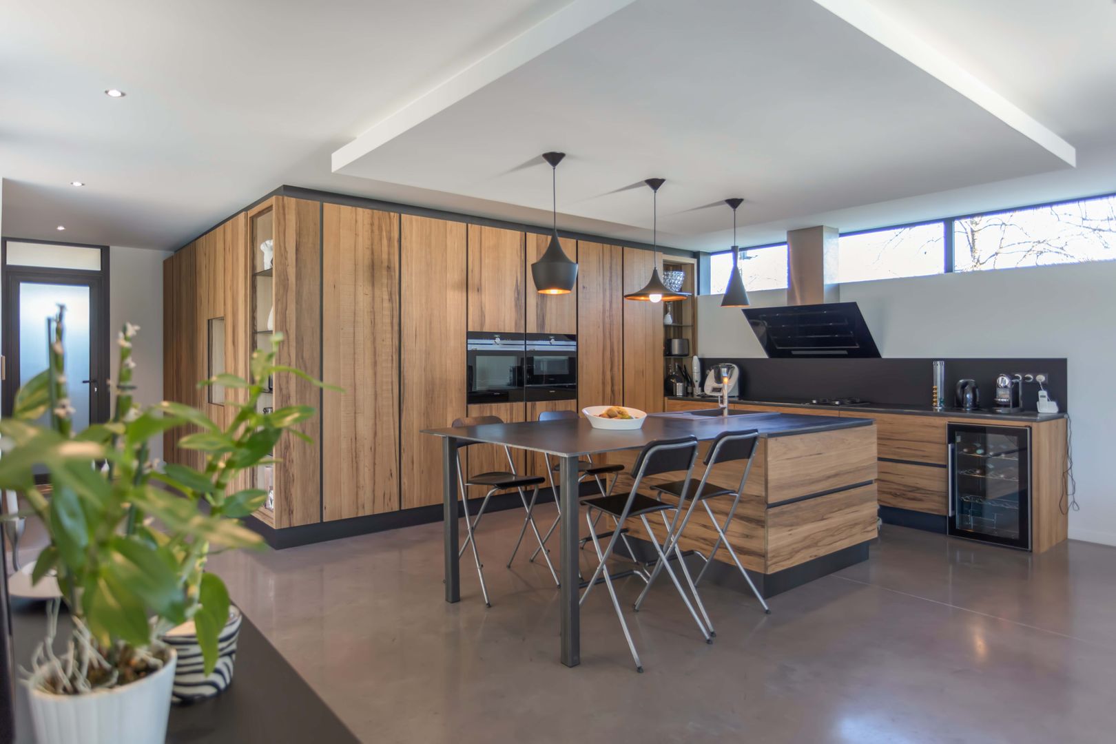 MAISON ONET l'EGLISE, Hugues Tournier Architecte Hugues Tournier Architecte Industrial style kitchen