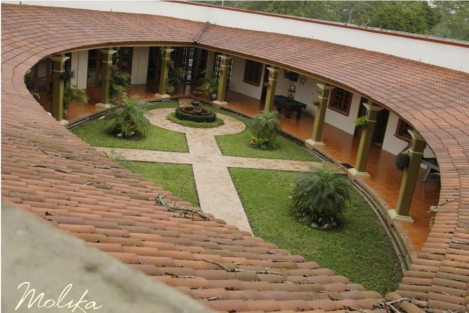 CASA CEDRO homify Casas coloniales