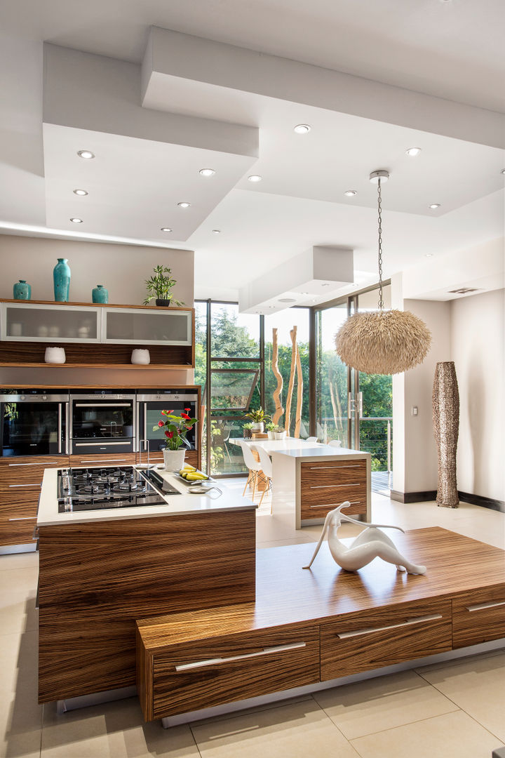 Richly detailed FRANCOIS MARAIS ARCHITECTS Modern kitchen