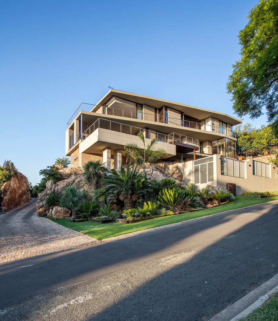 The Home on a Hill , FRANCOIS MARAIS ARCHITECTS FRANCOIS MARAIS ARCHITECTS Casas modernas: Ideas, imágenes y decoración