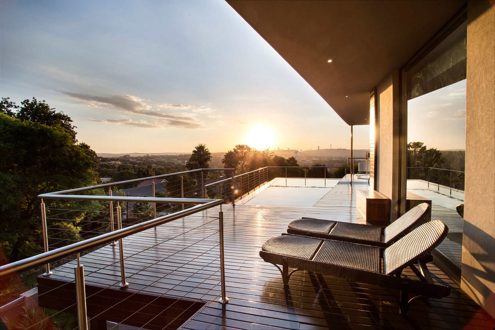 The Home on a Hill , FRANCOIS MARAIS ARCHITECTS FRANCOIS MARAIS ARCHITECTS Balkon, Beranda & Teras Modern