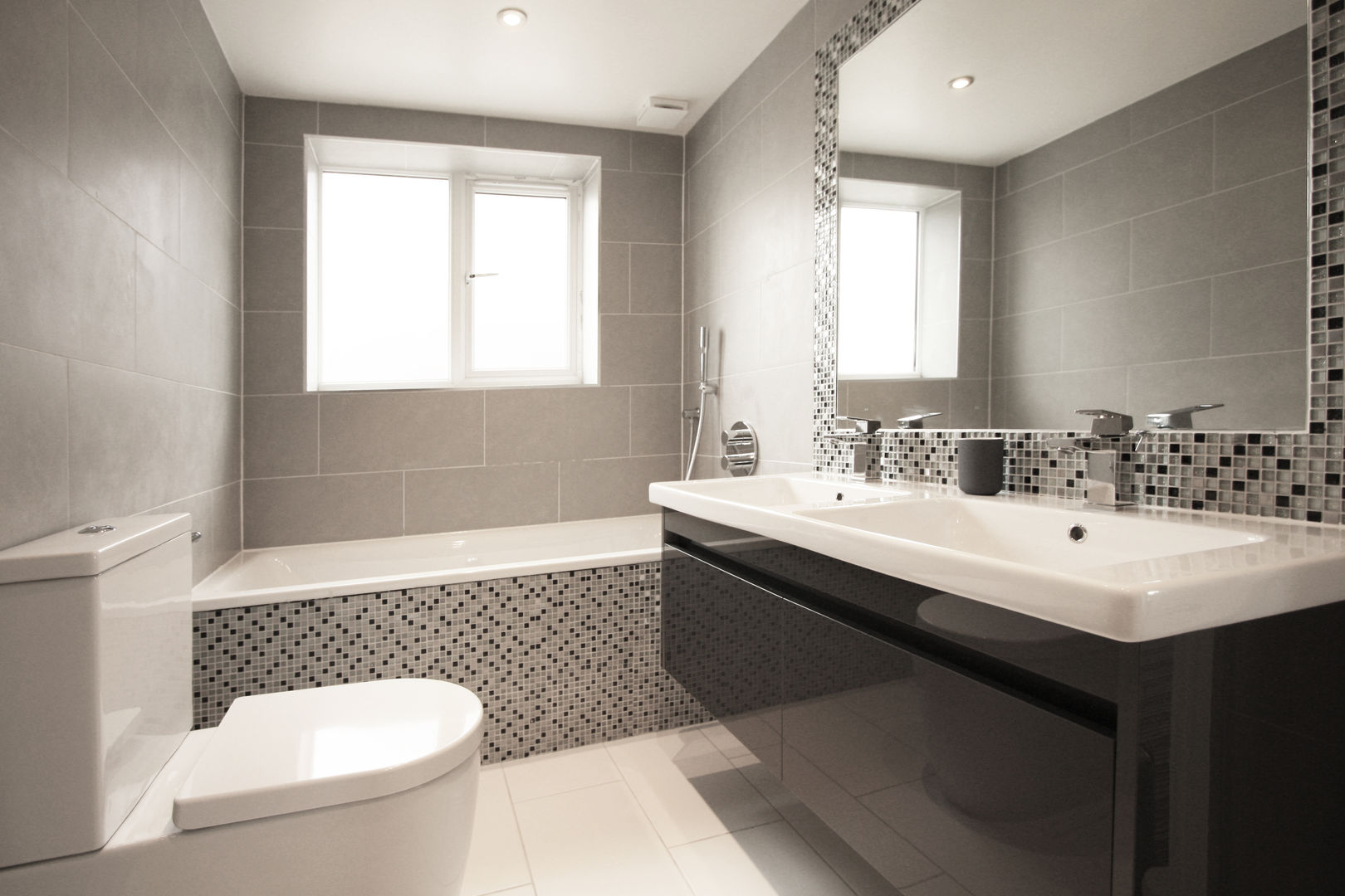 Residential Refurbishment in Edgware, RS Architects RS Architects Modern Banyo