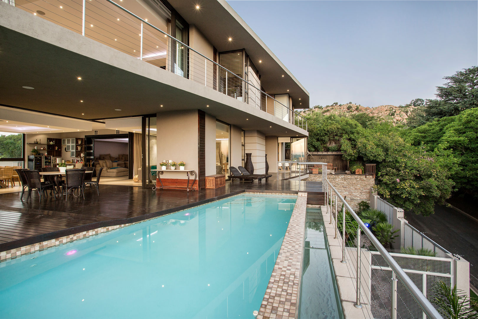 The Home on a Hill , FRANCOIS MARAIS ARCHITECTS FRANCOIS MARAIS ARCHITECTS Piscine moderne