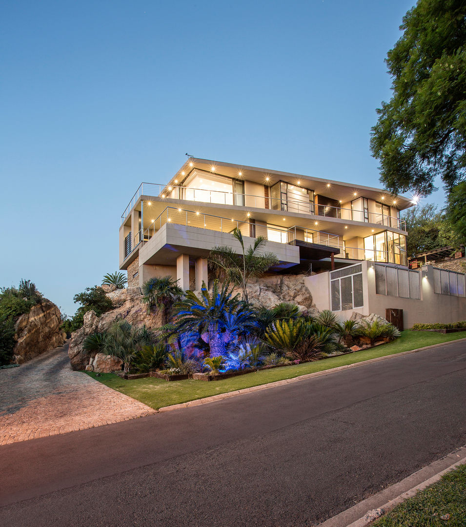 The Home on a Hill , FRANCOIS MARAIS ARCHITECTS FRANCOIS MARAIS ARCHITECTS Дома в стиле модерн