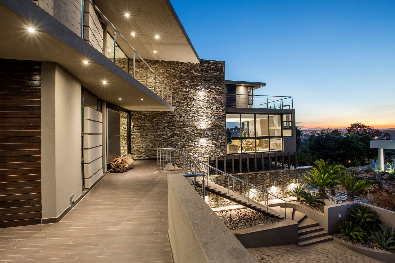 The Home on a Hill , FRANCOIS MARAIS ARCHITECTS FRANCOIS MARAIS ARCHITECTS Casas de estilo moderno