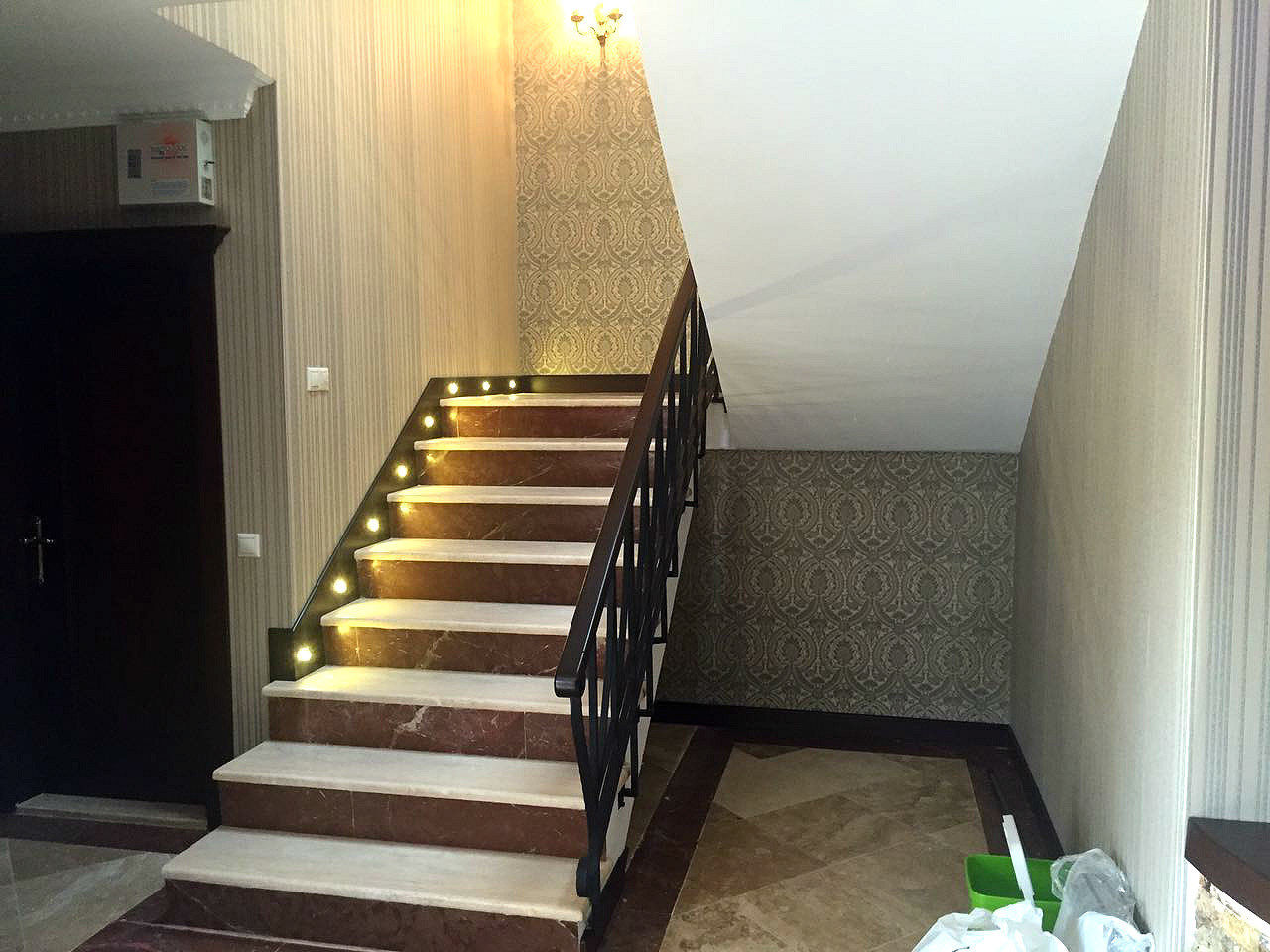 İstanbul Ömerli Riverside Evleri Villa Projesi, Mandalin Dizayn Mandalin Dizayn Modern corridor, hallway & stairs