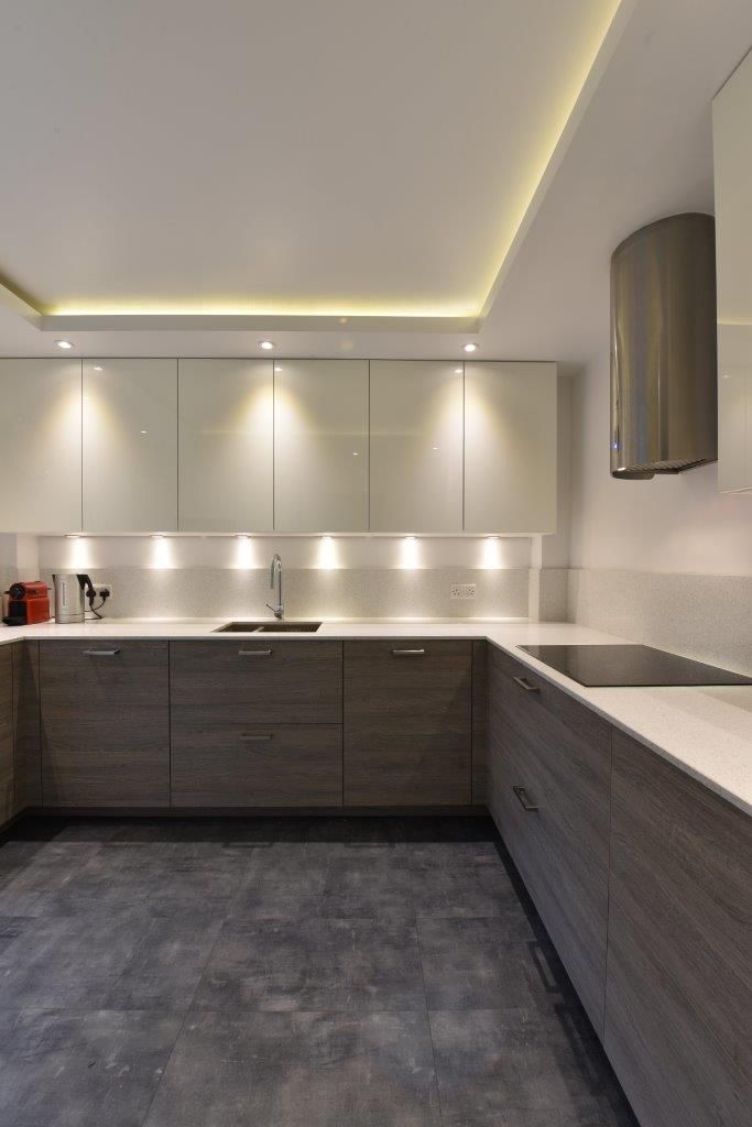 Brookes Kitchen Project, Diane Berry Kitchens Diane Berry Kitchens 現代廚房設計點子、靈感&圖片 塑木複合材料 induction hob,extractor,recessed ceiling lig,Alno kitchen,Diane berry kitchens,coffered ceiling