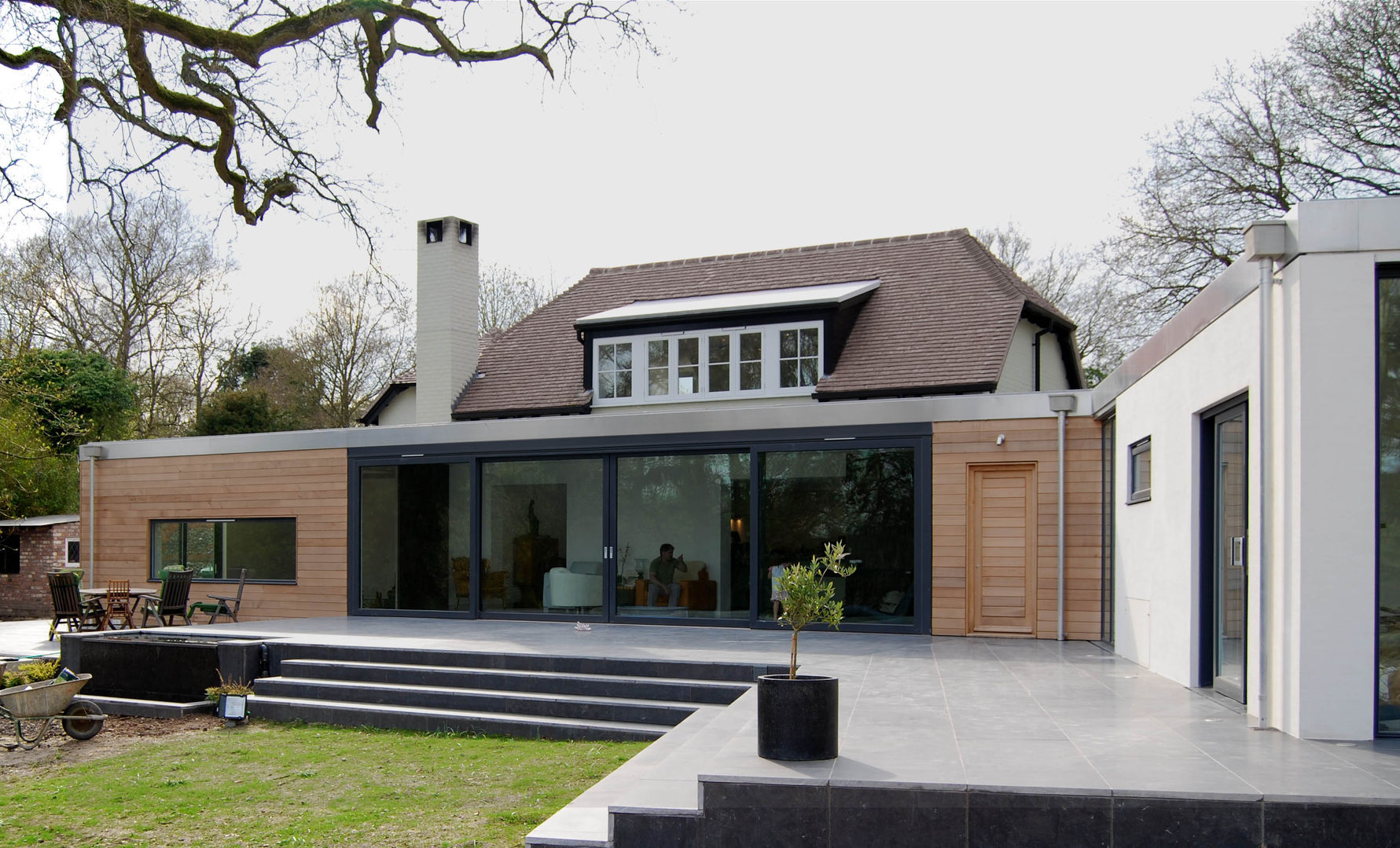 Exterior View facing the garden ROEWUarchitecture Casas modernas Vidrio Family home,Modern extension,cottage,AONB,private house