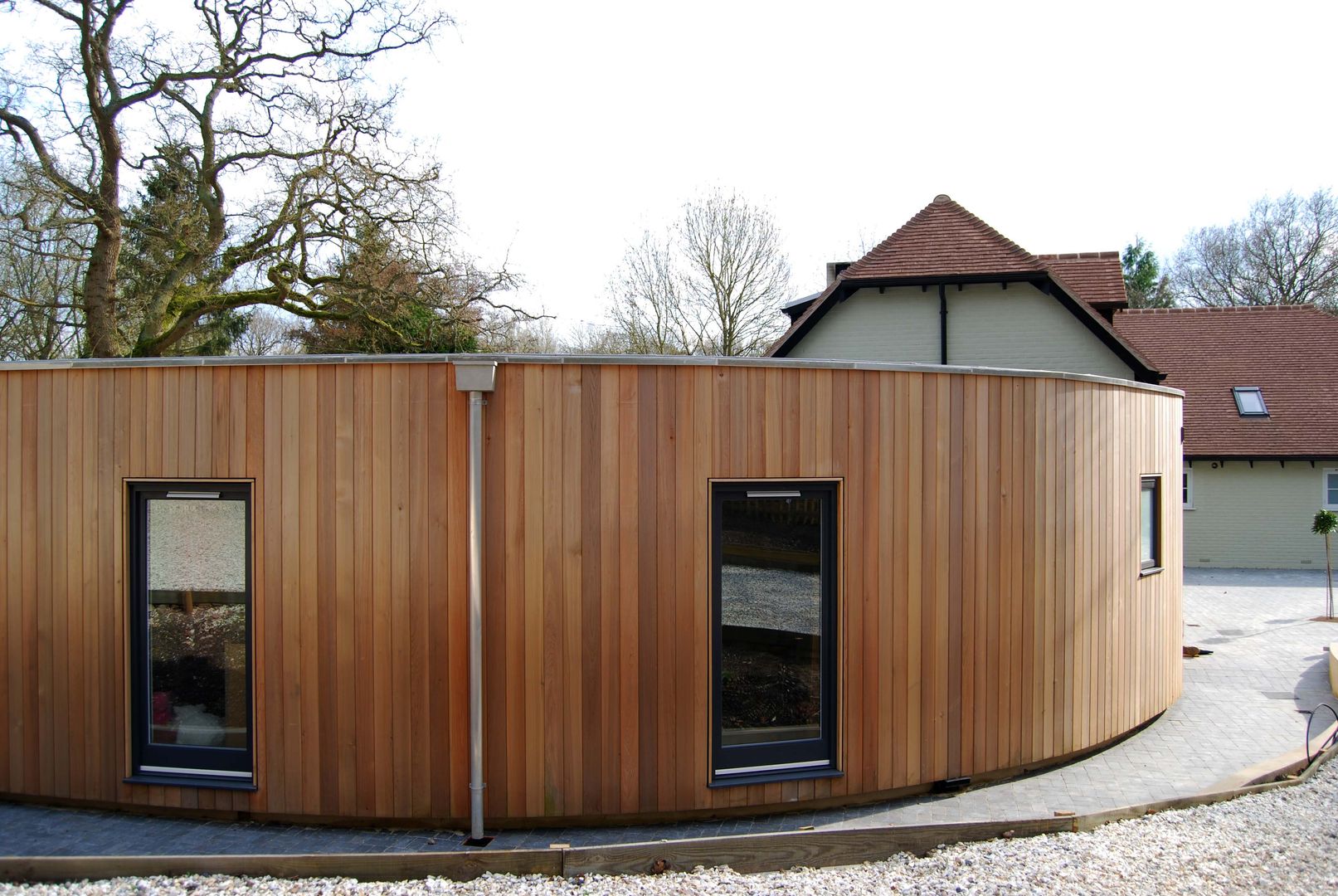 Curved Bedroom Wing ROEWUarchitecture Modern houses
