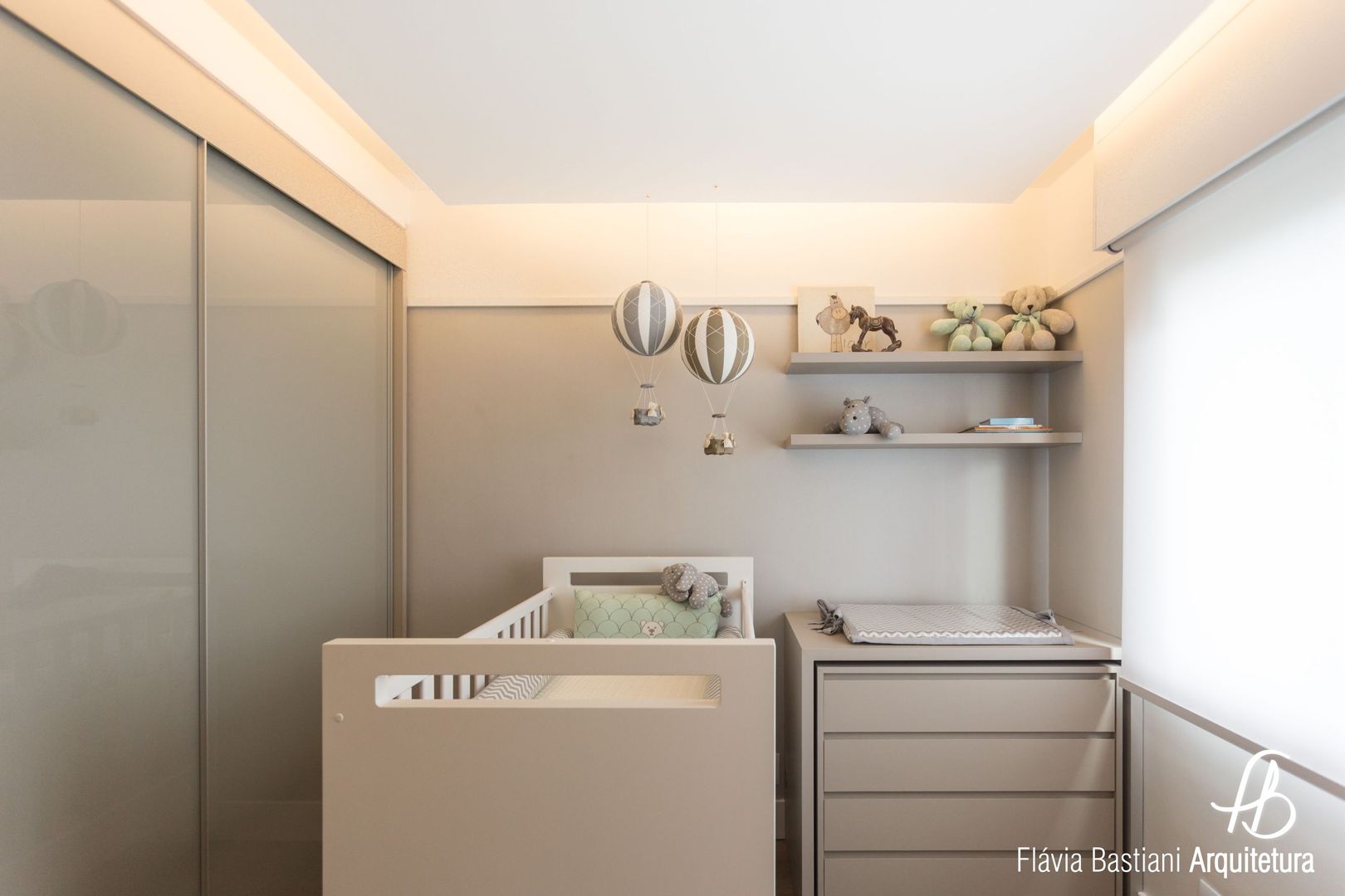 DORMITÓRIO DE BEBÊ, Flávia Bastiani Arquitetura Flávia Bastiani Arquitetura Kamar Bayi/Anak Modern MDF