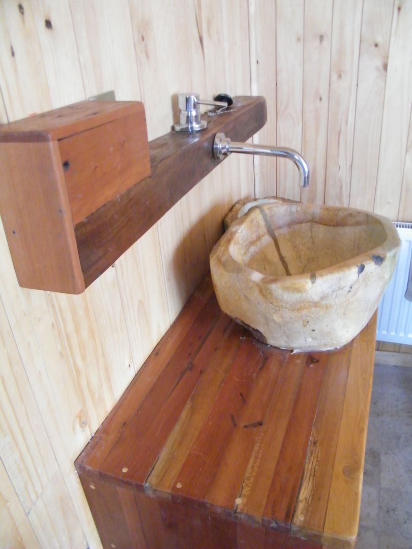 Casa Sol en Rari, Secrea Secrea ラスティックスタイルの お風呂・バスルーム
