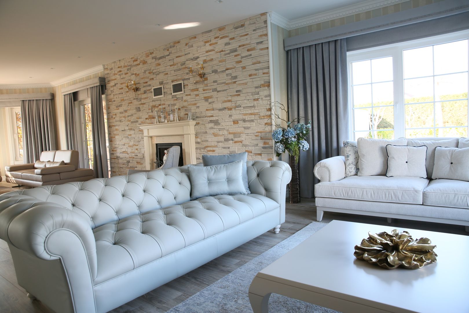 homify Living room Stone