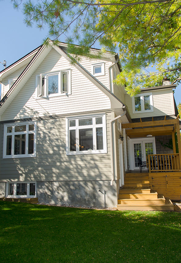 Lindenlea Addition + Renovations, Jane Thompson Architect Jane Thompson Architect Classic style houses Wood Wood effect Building,Sky,Window,Property,Plant,House,Fixture,Tree,Grass,Siding