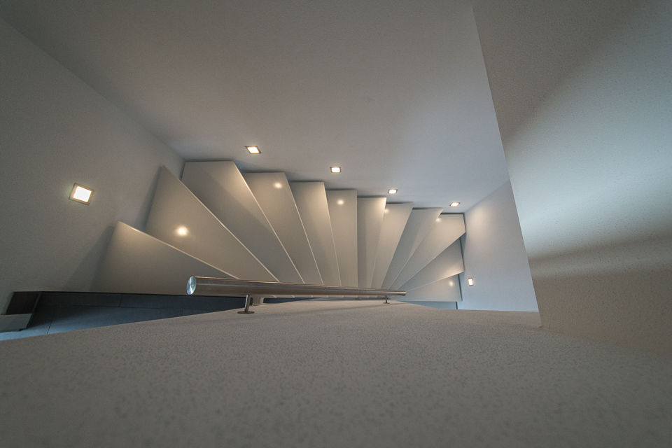 homify Modern Corridor, Hallway and Staircase