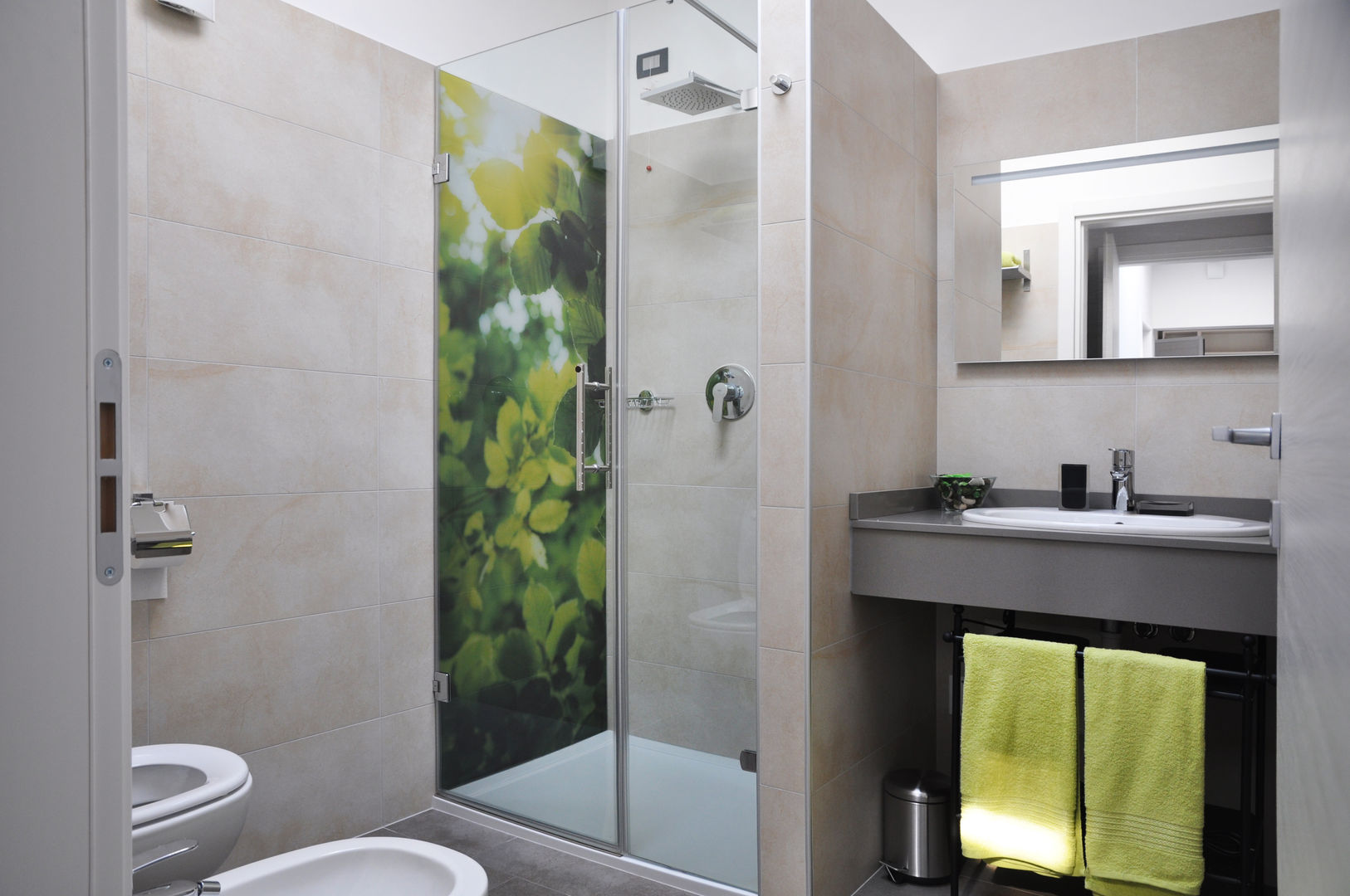 Lift up the house, LASAstudio LASAstudio Modern bathroom گلاس Bathtubs & showers