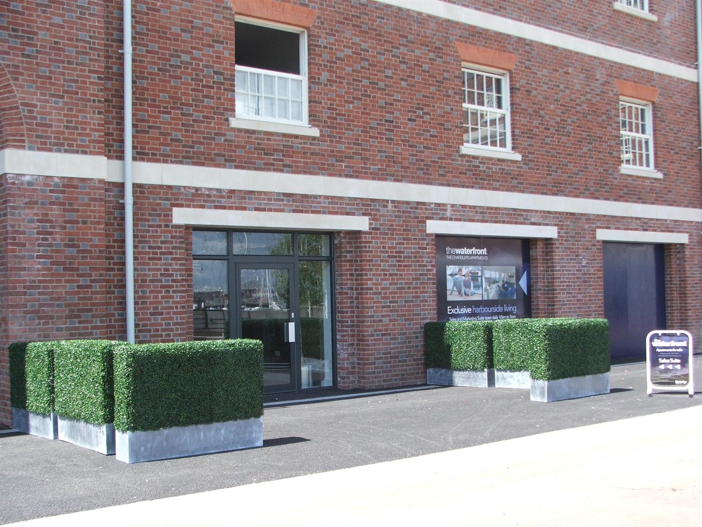 Artificial boxwood hedge space barrier Sunwing Industrial Co., Ltd. Country style balcony, veranda & terrace Plastic Accessories & decoration