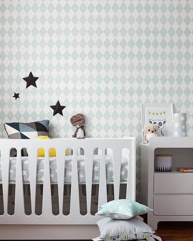 homify Classic style nursery/kids room Beds & cribs