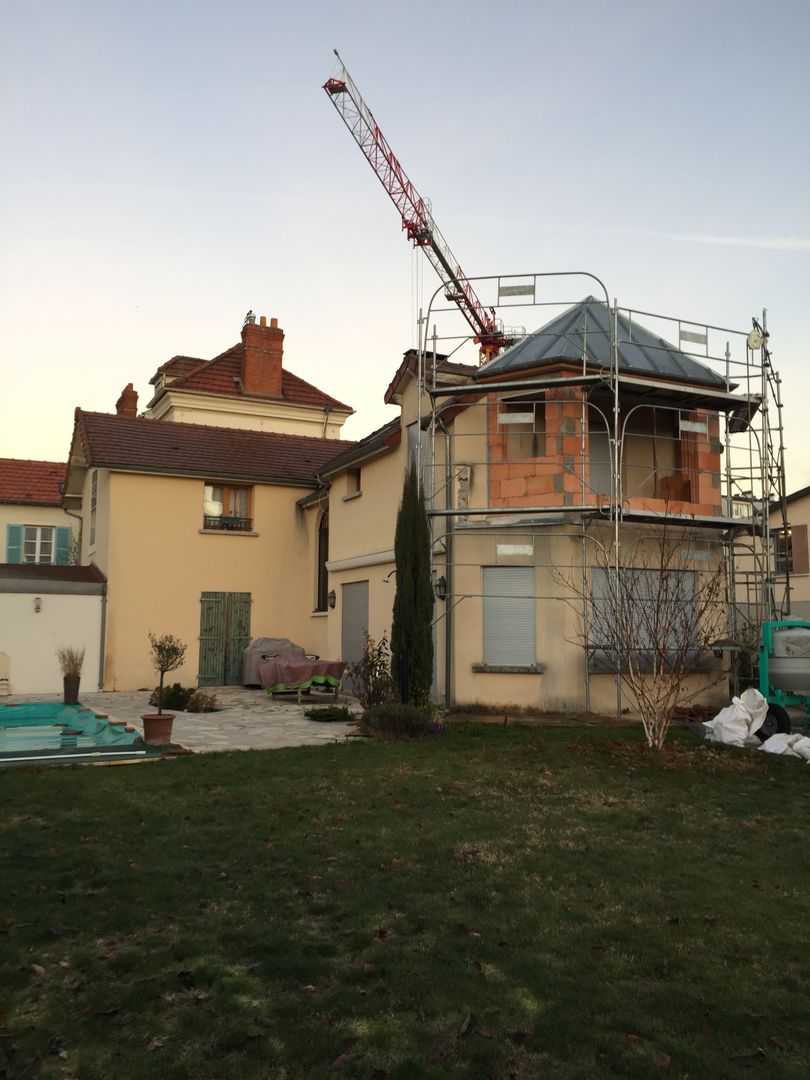 FERMETURE D'UN BALCON. chantier en cours, Eric Rechsteiner Eric Rechsteiner غرفة نوم