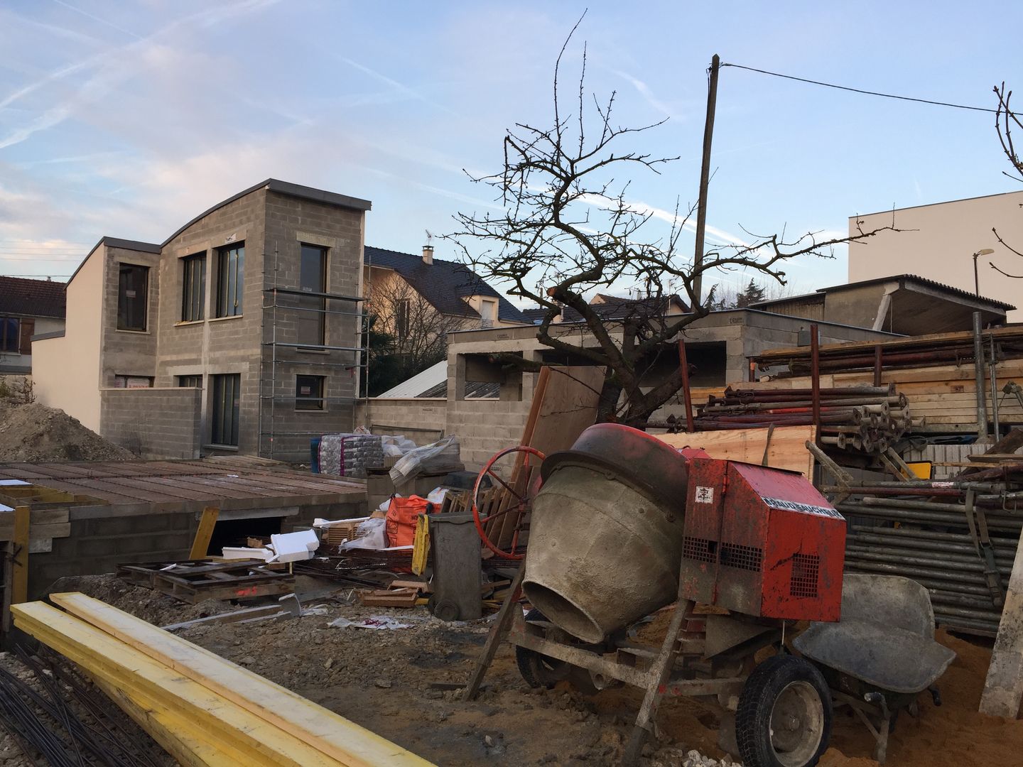 DEMOLITION, EXTENSION, SURELEVATION D'UNE MAISON INDIVIDUELLE. chantier en cours, Eric Rechsteiner Eric Rechsteiner Дома в стиле модерн