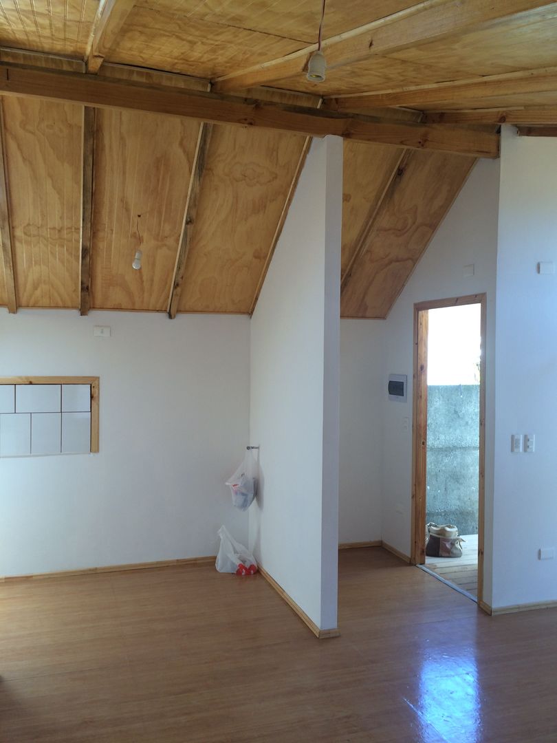 Casa Menzel - Valdivia, ESARCA ESARCA Classic style corridor, hallway and stairs Wood Wood effect