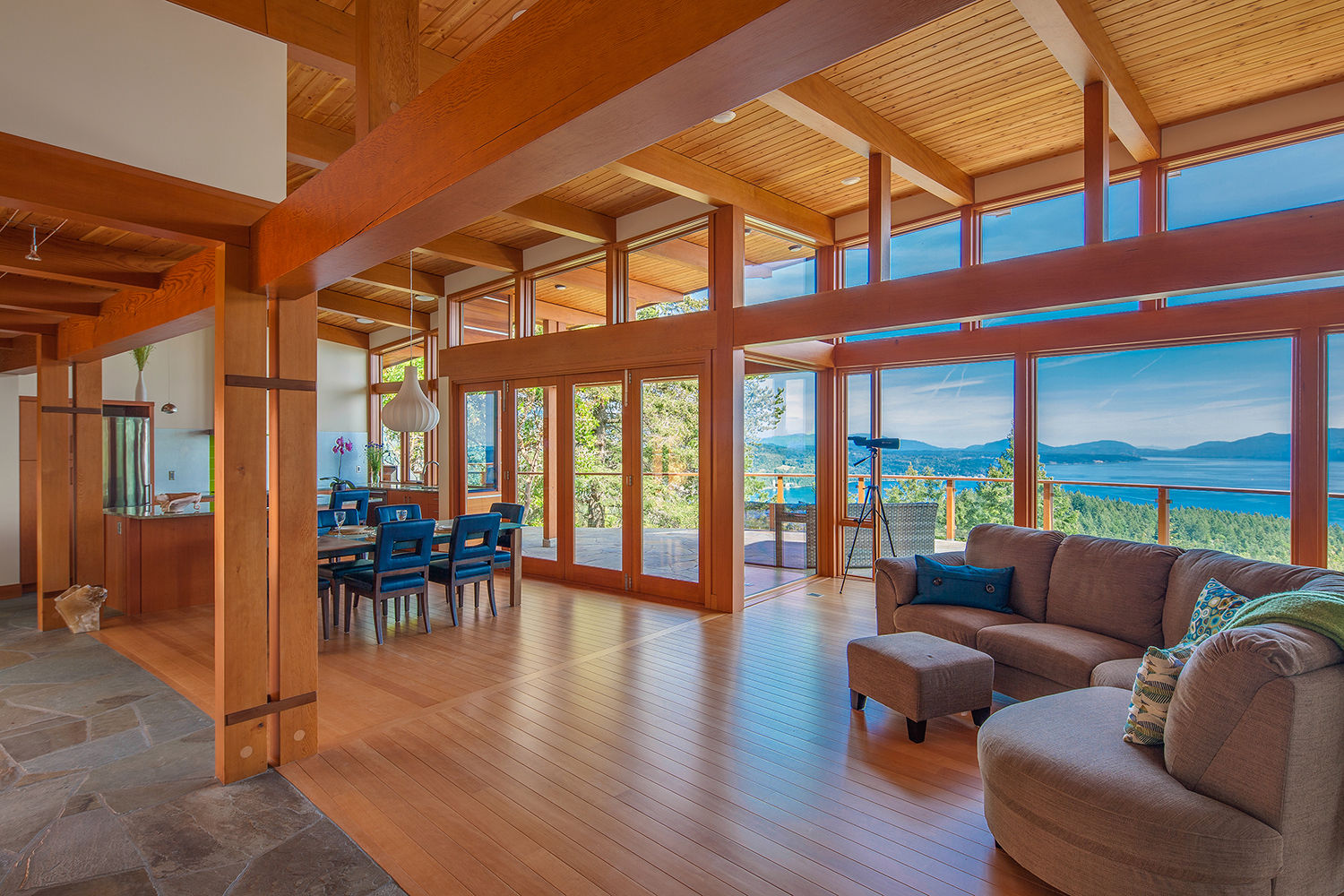 Arbutus House - Great Room Helliwell + Smith • Blue Sky Architecture Modern living room