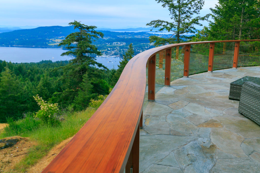 Arbutus House - Curved Handrail Helliwell + Smith • Blue Sky Architecture Modern style balcony, porch & terrace