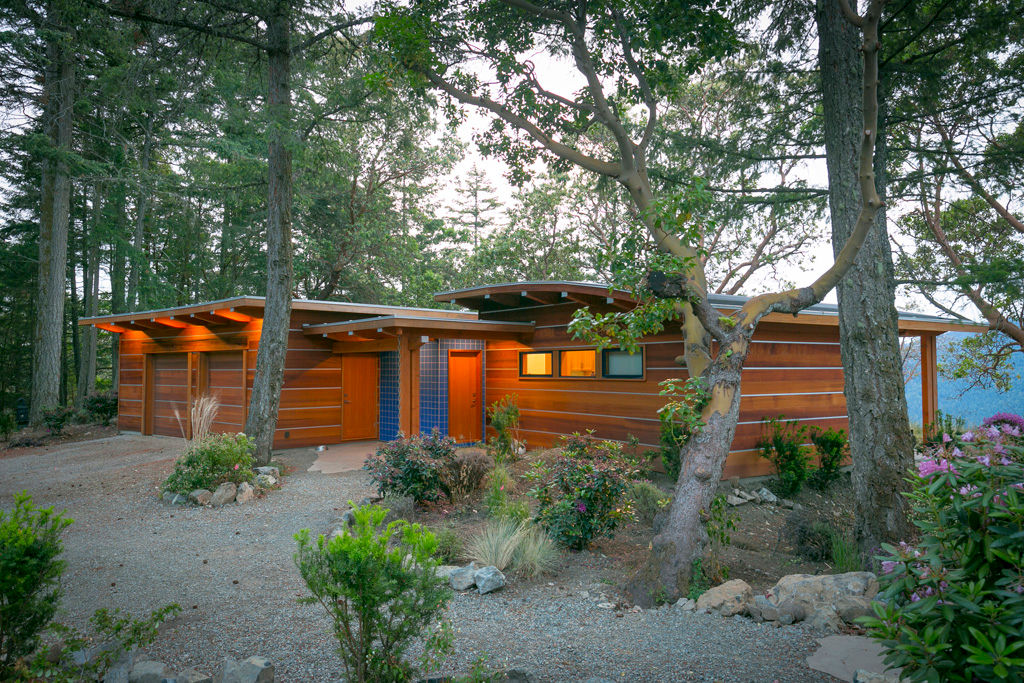 Arbutus House, Helliwell + Smith • Blue Sky Architecture Helliwell + Smith • Blue Sky Architecture Casas modernas