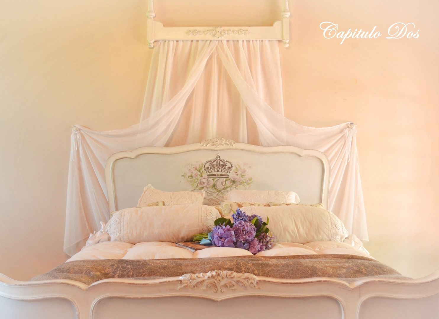 Colección 2016, Capítulo Dos Capítulo Dos Classic style bedroom Solid Wood Multicolored Beds & headboards