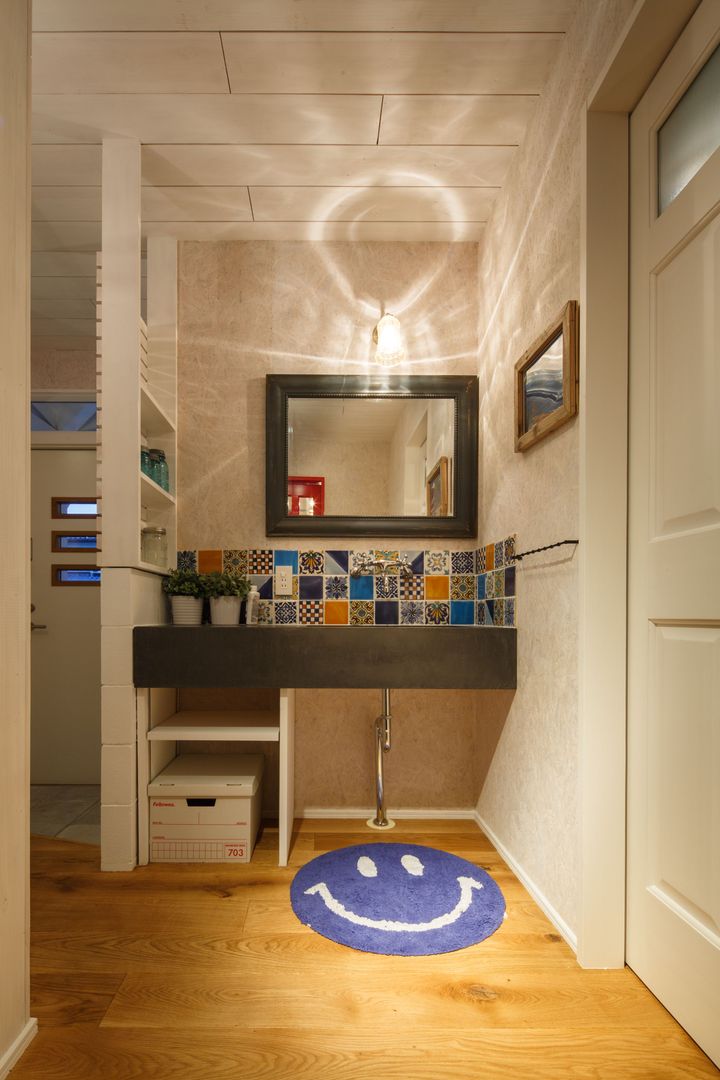house-05, dwarf dwarf Eclectic style bathroom