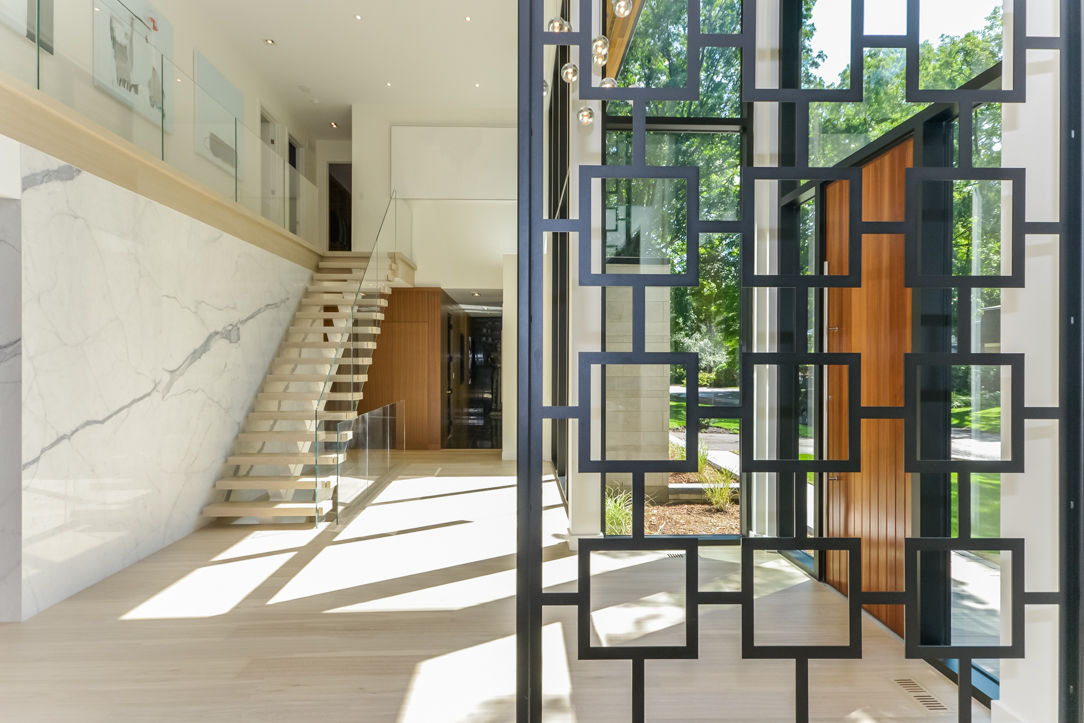 homify Pasillos, vestíbulos y escaleras modernos