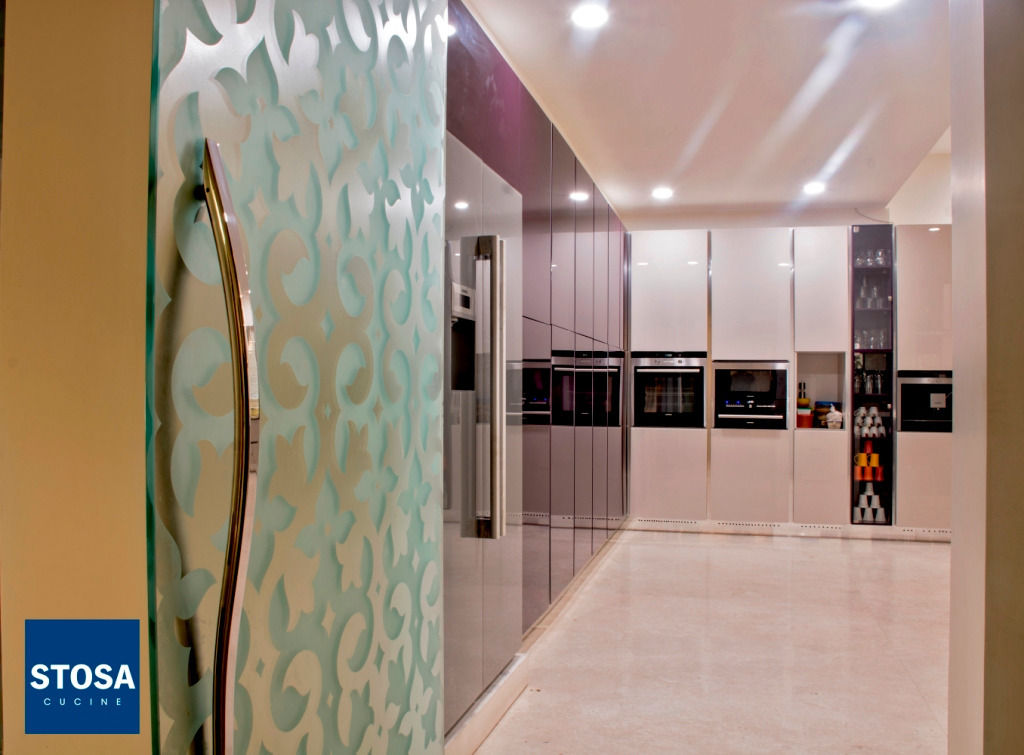 Stosa Cucine India. Latest Installation at Indore, cmd cmd 現代廚房設計點子、靈感&圖片 收納櫃與書櫃