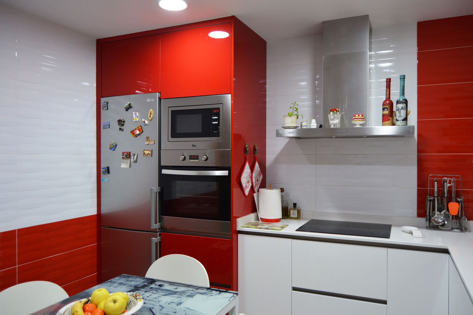 Rojo Ferrari, Estudio de Cocinas Musa Estudio de Cocinas Musa Modern style kitchen