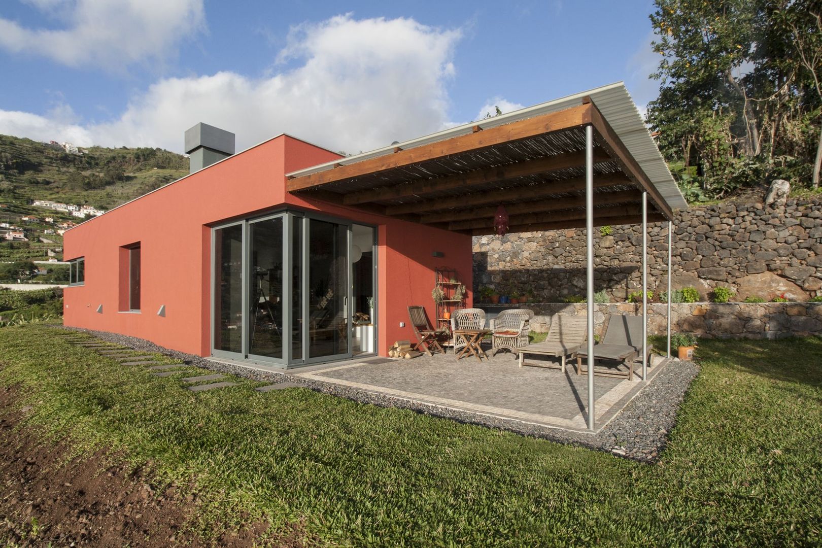 Alpendre Mayer & Selders Arquitectura Casas minimalistas Pedra Alpendre,pedra basalto,janela de esquina