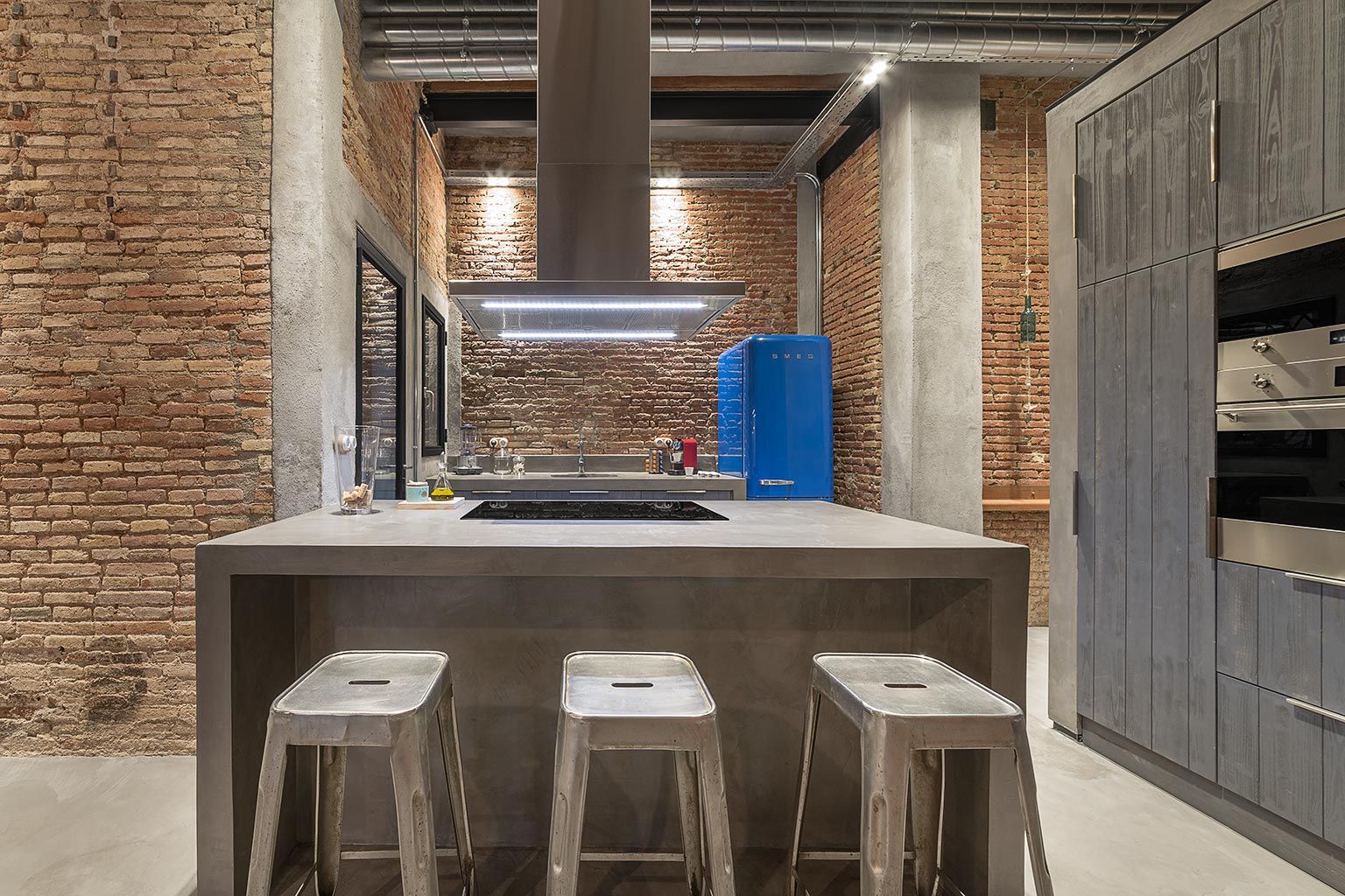 Un Piso con Personalidad Atrevida y mucho Estilo, N.A. Construcción N.A. Construcción Cucina in stile rustico Laterizio