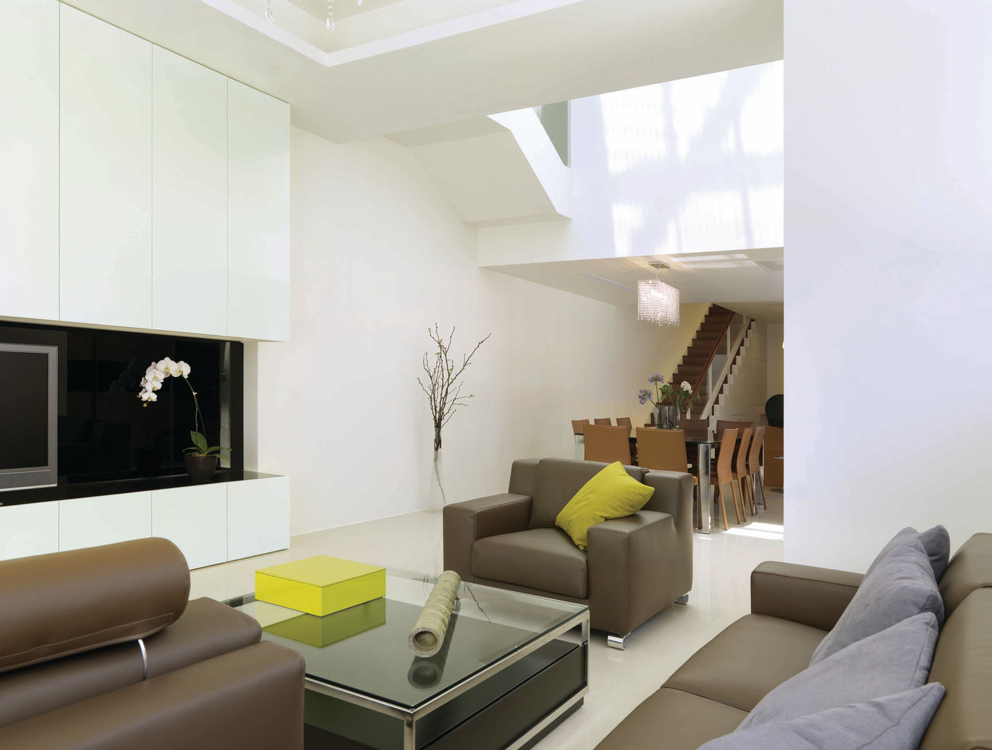 Open Plan ROEWUarchitecture Living room Wood Wood effect open plan,lime green,light and air