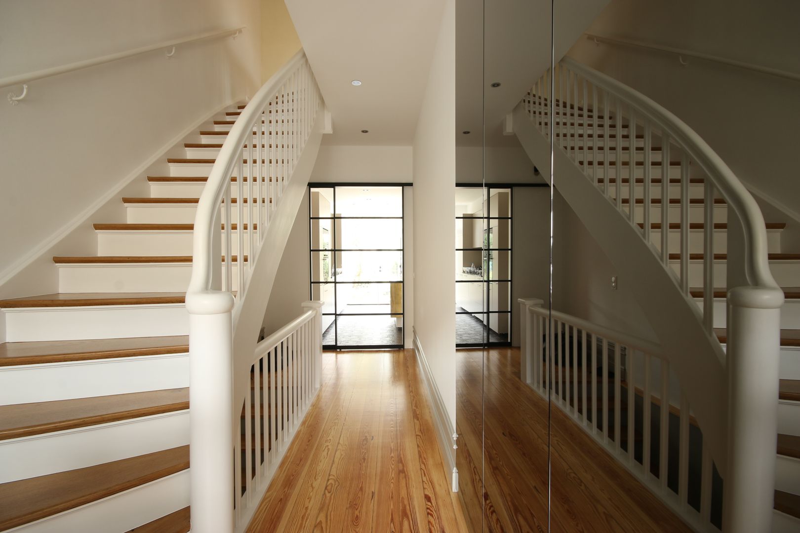 Stadthaus Bj. 1926, Boldt Innenausbau GmbH - Tischlerei & Raumkonzepte Boldt Innenausbau GmbH - Tischlerei & Raumkonzepte Classic style corridor, hallway and stairs