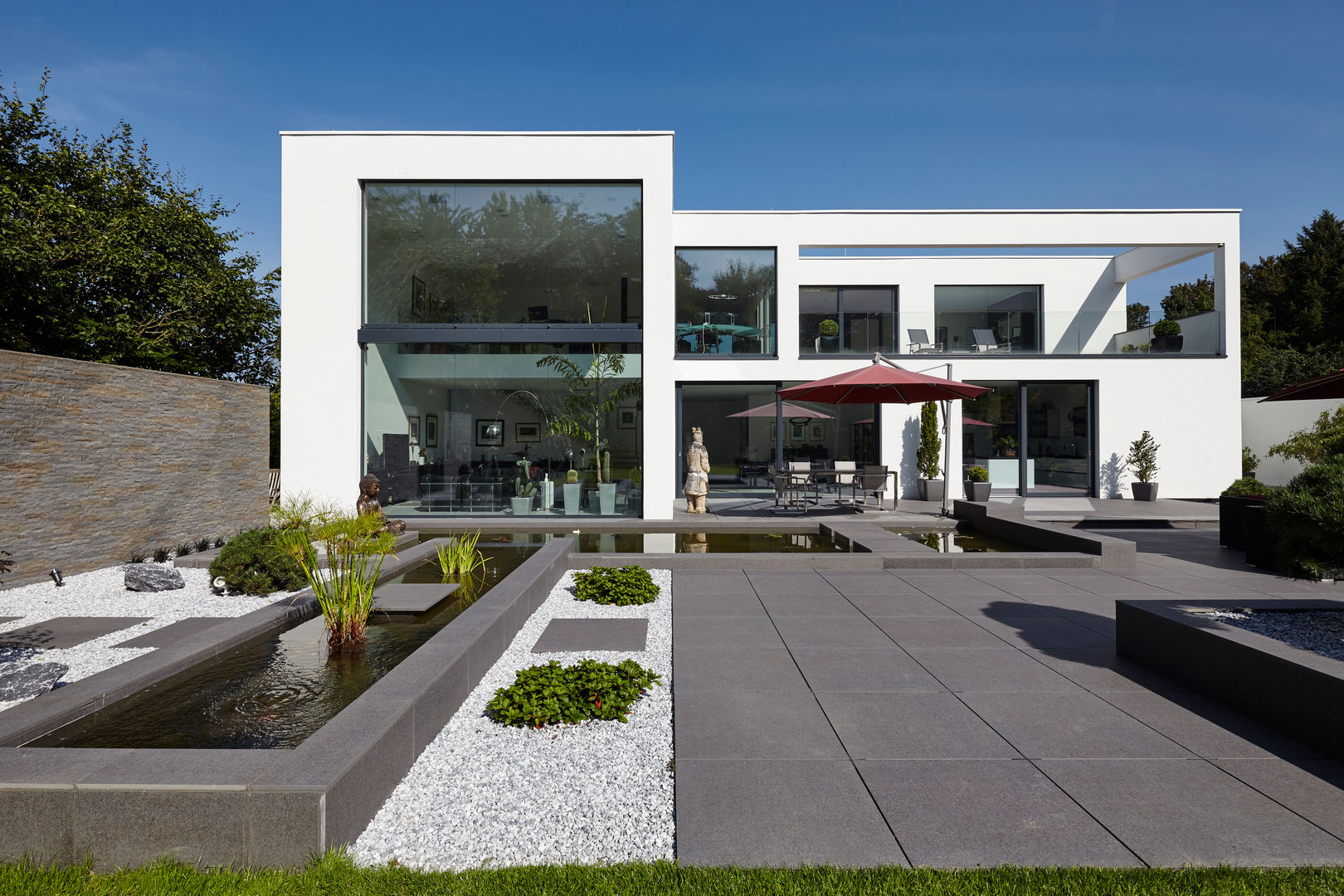 Moderne Luxusvilla im kubischen Stil, Lioba Schneider Architekturfotografie Lioba Schneider Architekturfotografie Modern home