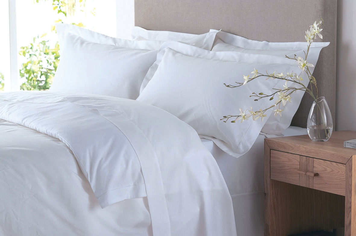 Organic Cotton Bed Linen King of Cotton Спальня в стиле модерн Хлопок Красный Текстиль