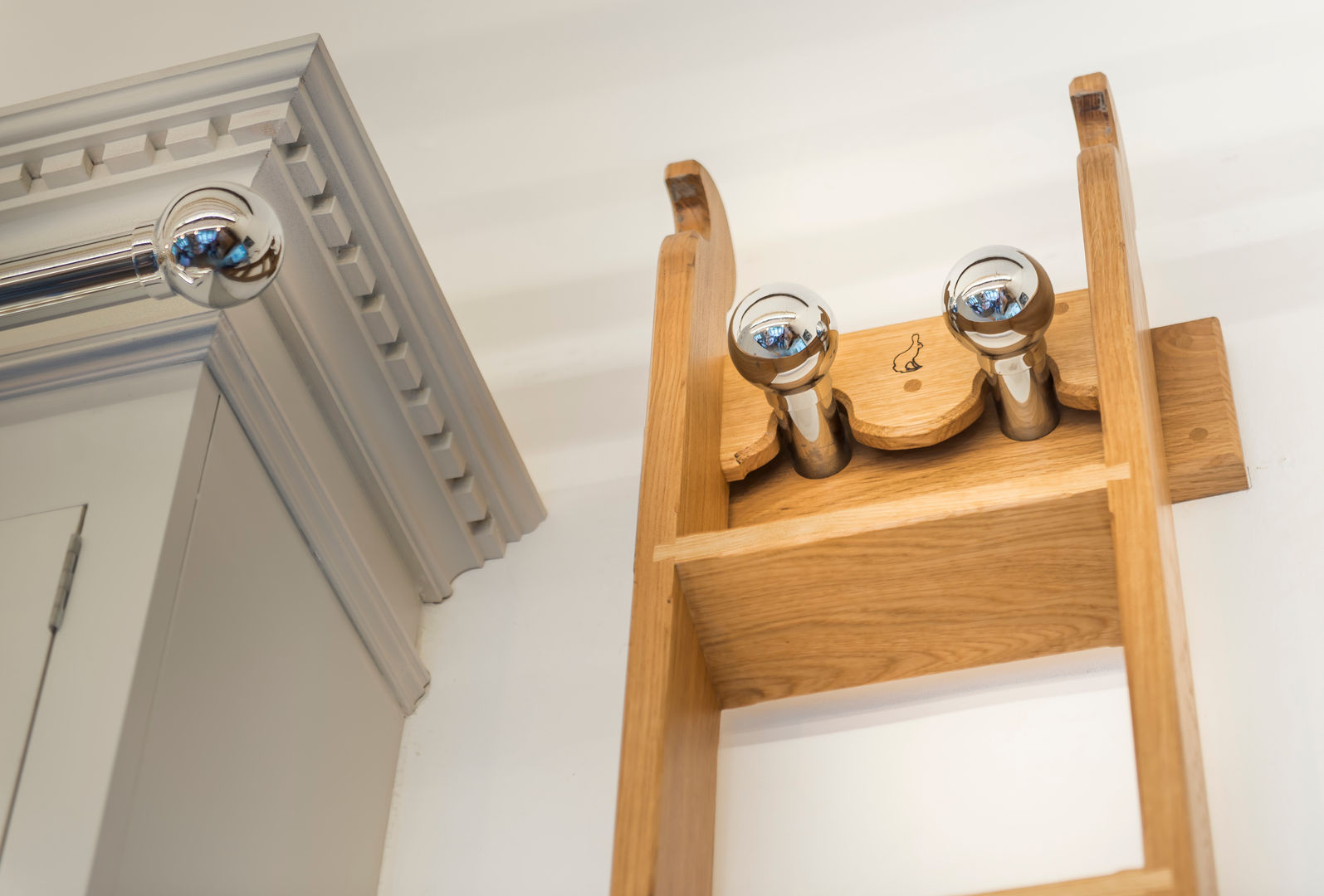 A cotswold dream, Auspicious Furniture Auspicious Furniture Classic style kitchen Wood Wood effect Storage
