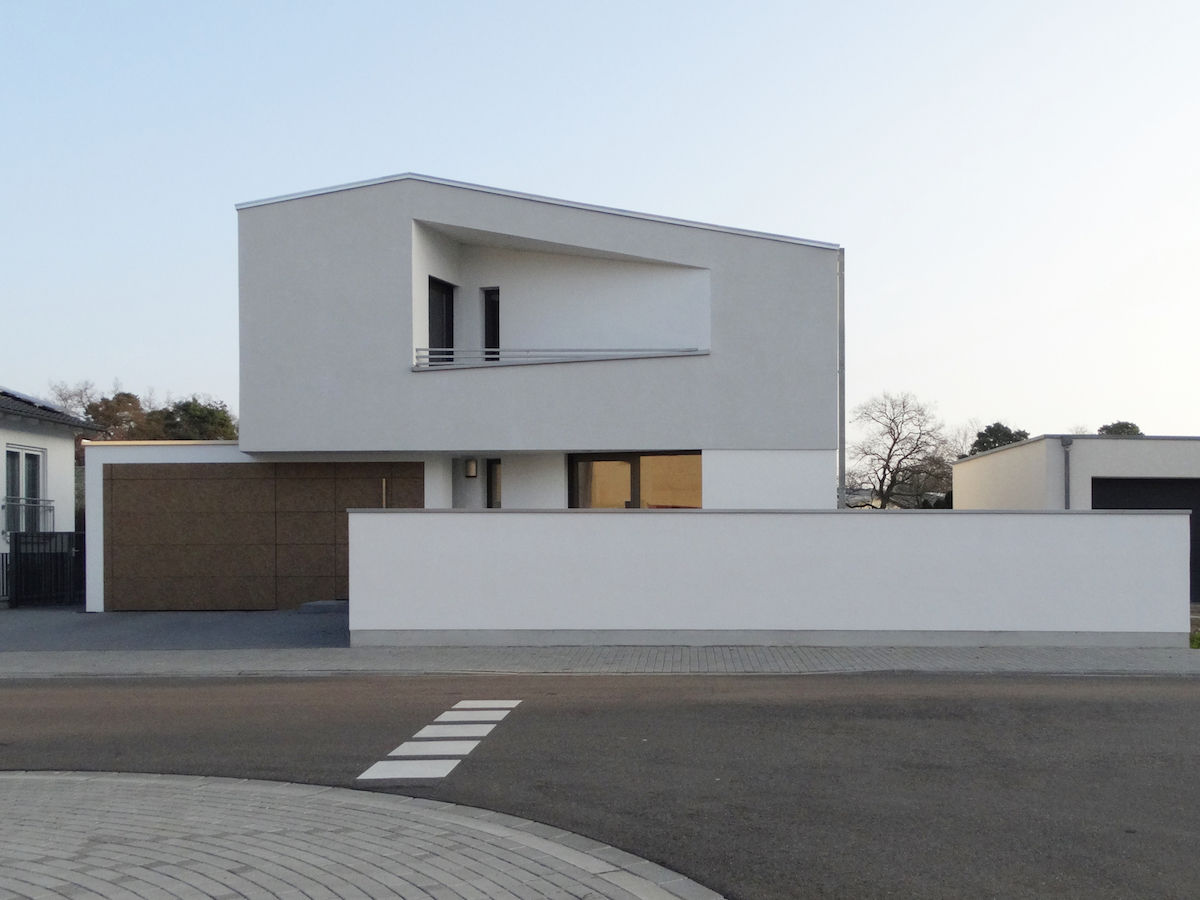 Einfamilienhaus Waghäusel, mAIA. Architektur+Immobilien mAIA. Architektur+Immobilien Ausgefallene Häuser modern,schräg,asymmetrisch,flachdach,bauhaus,loggia