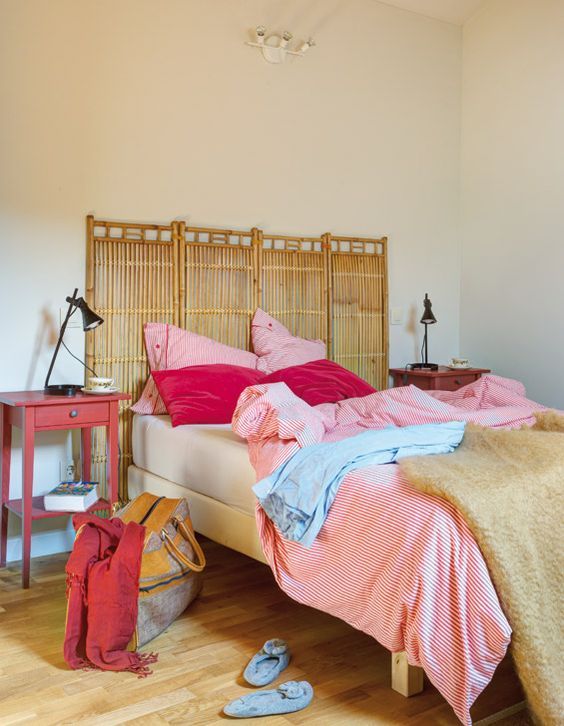 Dormitorio albion985 Dormitorios de estilo rústico cabecero de bambu,mesitas de ikea,dormitorio buhardill