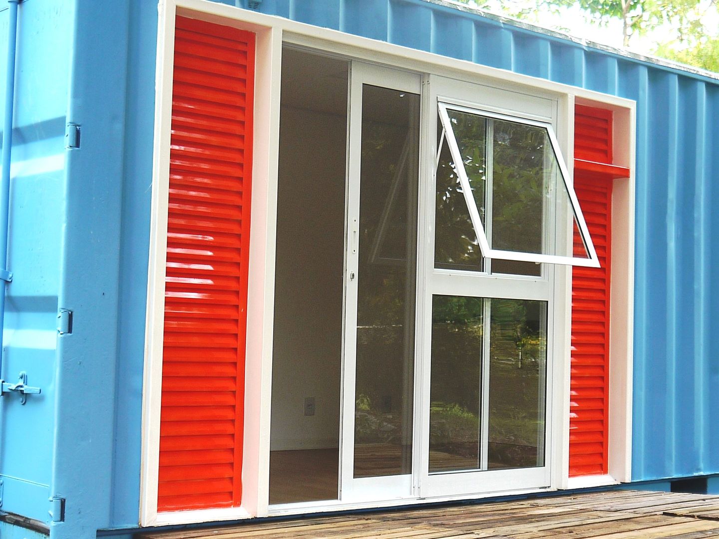 homify Puertas y ventanas de estilo ecléctico Aluminio/Cinc