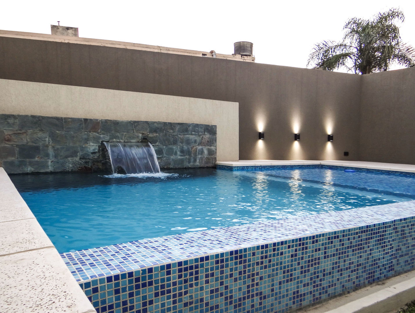 homify Piscinas modernas