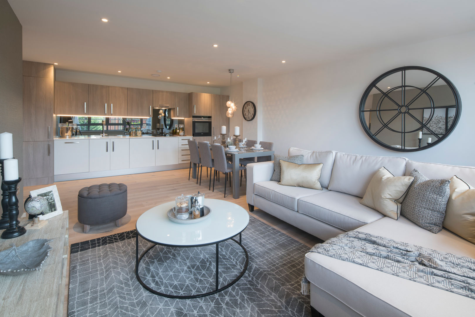 Station Rd, New Barnet Jigsaw Interior Architecture & Design Salas de estar industriais Cobre/Bronze/Latão living room,open plan,beige,brown,tonal,sofa,copper,brass,gold,london,apartment,jigsaw interiors