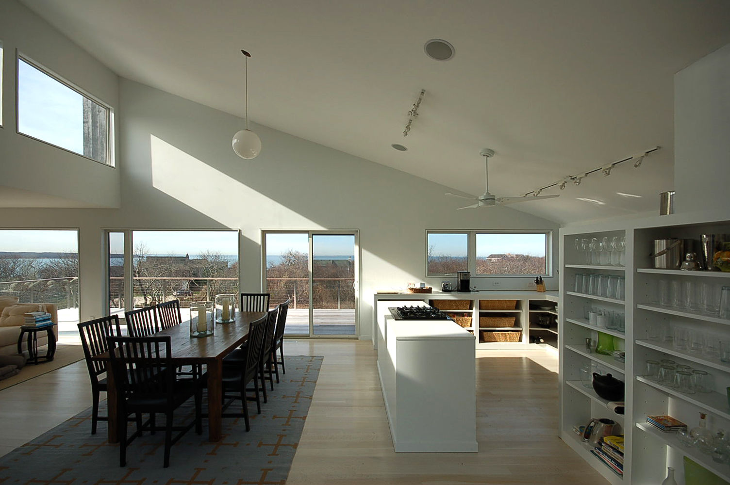 Montauk House, SA-DA Architecture SA-DA Architecture モダンデザインの ダイニング