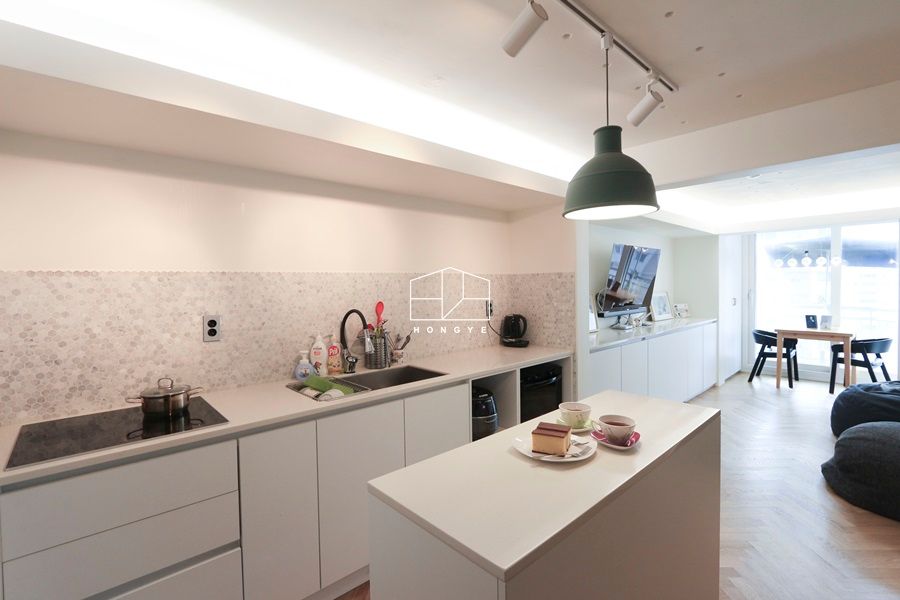 현대적인 유럽풍 느낌의 2인테리어 이사후_25py, 홍예디자인 홍예디자인 Modern kitchen