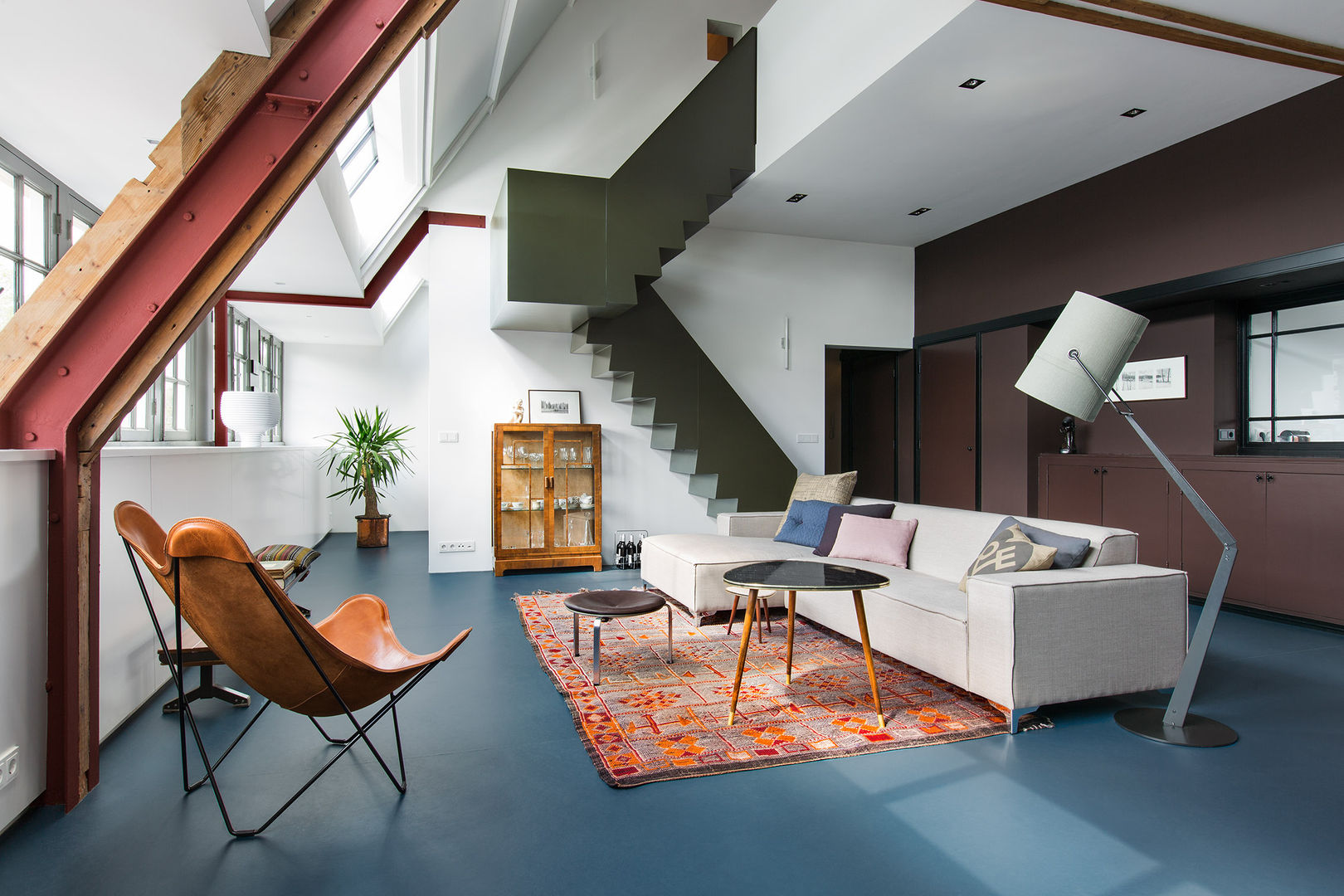 ​Wonen in een klaslokaal, Sigrid van Kleef & René van der Leest - Studio Ruim Sigrid van Kleef & René van der Leest - Studio Ruim Modern living room