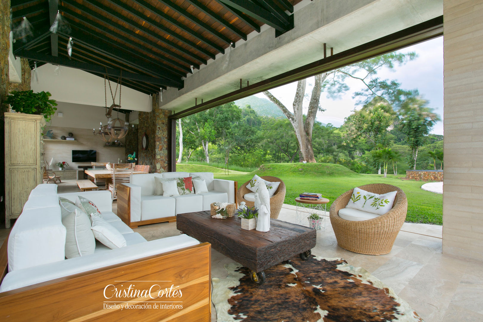 Finca Bolombolo, Cristina Cortés Diseño y Decoración Cristina Cortés Diseño y Decoración غرفة المعيشة أريكة ومقاعد إسترخاء