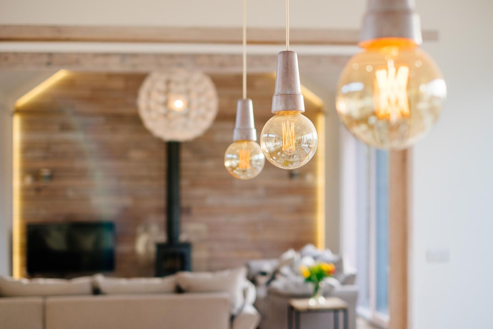 Treasure House, Polzeath | Cornwall, Perfect Stays Perfect Stays Salas de estilo rústico lighting,wood,living room,light,interior,holiday home