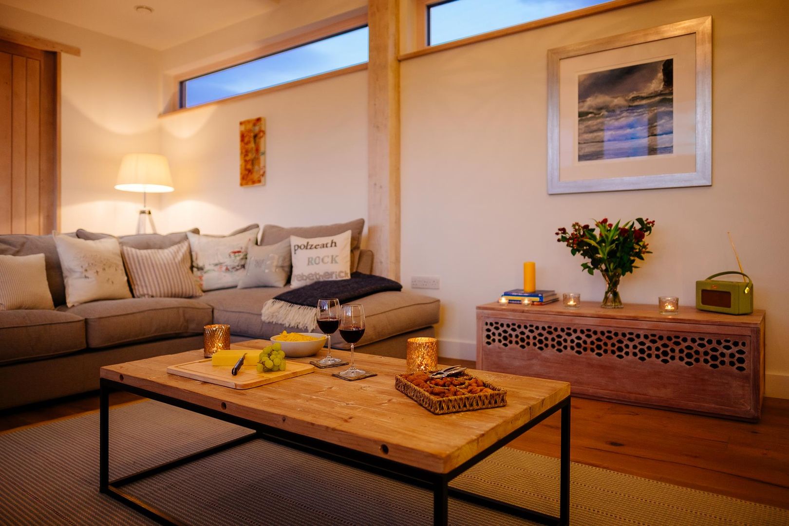 Treasure House, Polzeath | Cornwall, Perfect Stays Perfect Stays Salas de estar rústicas Living Room,Coffee Table,Lighting,Holiday home,cosy